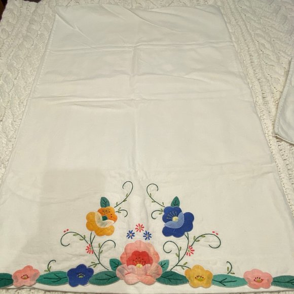 Vintage pillowcase and 2 tea towels - Picture 3 of 5
